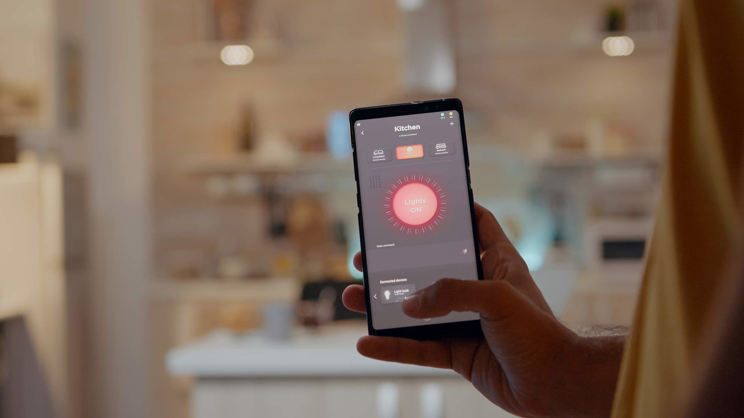 smartphone-digitala hem-hand som håller i smartphone