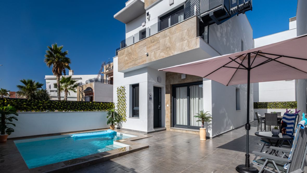 Villa med pool i utlandet