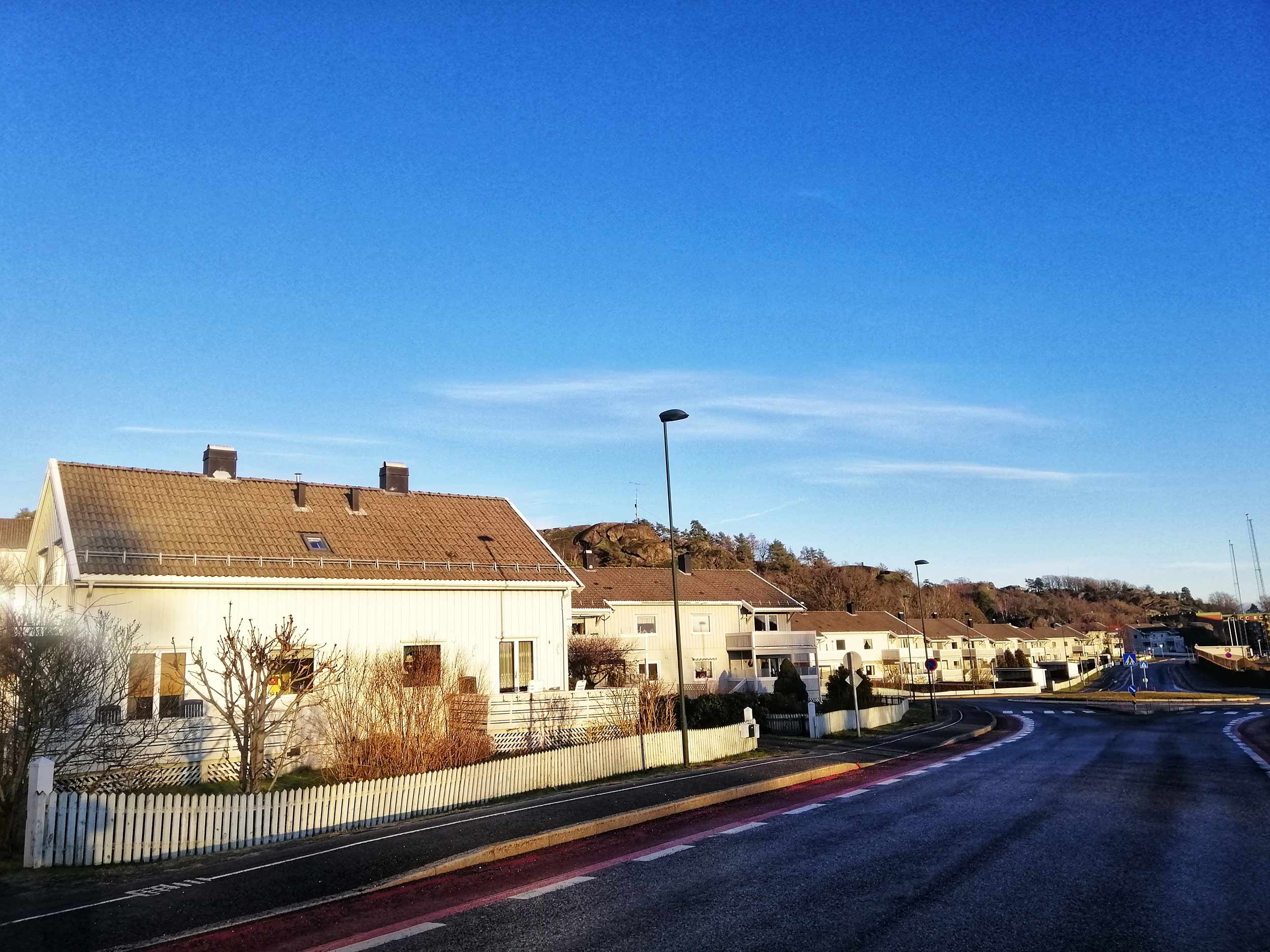 bostäder-villakvarter-vitt hus