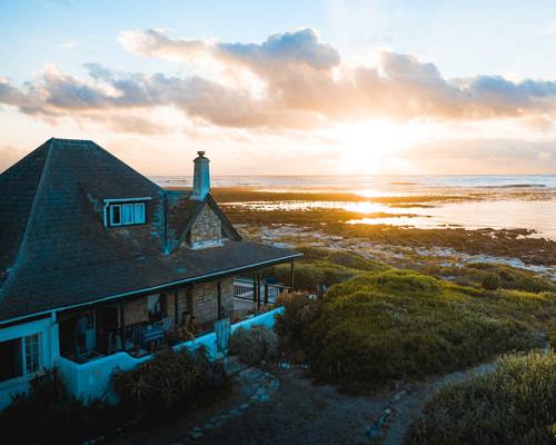 hus med utsikt mot havet, stor villa