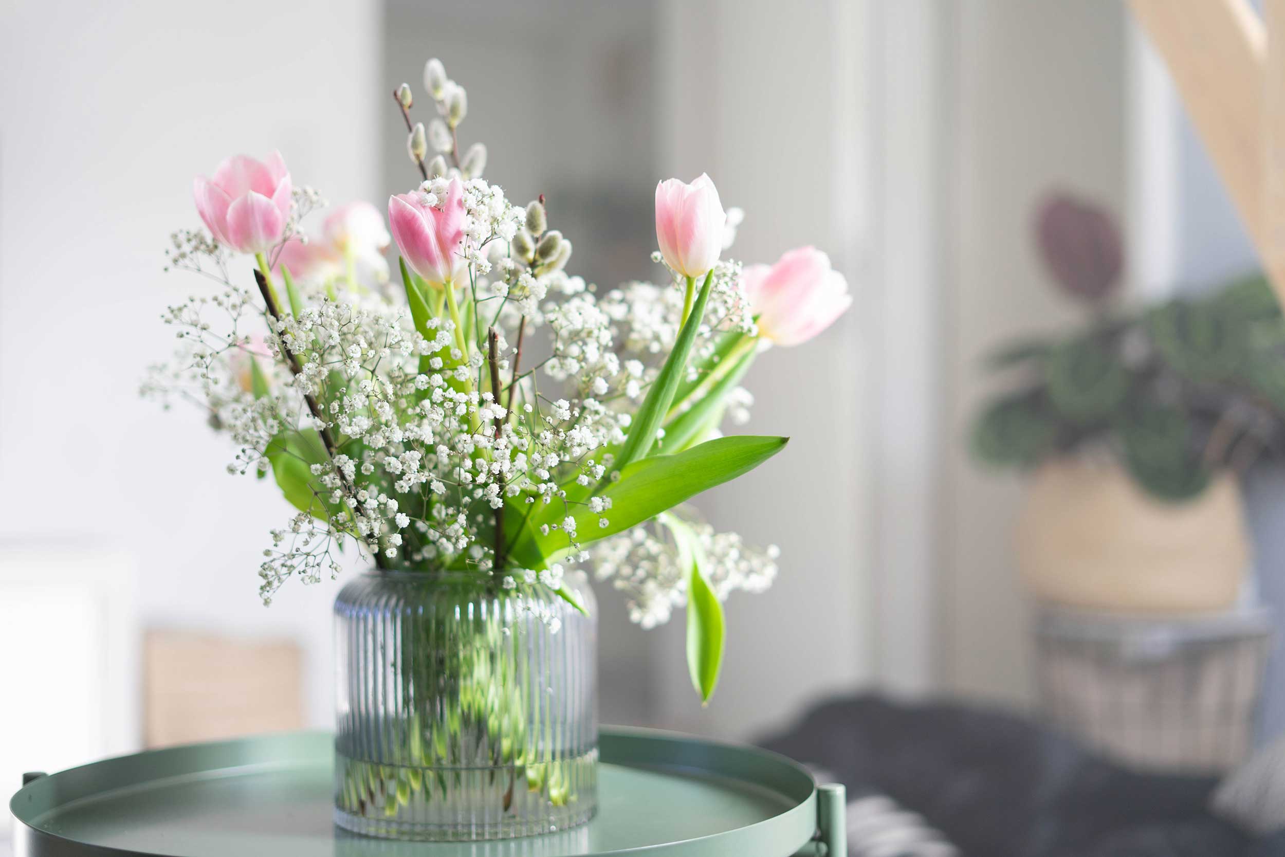 Färska blommor i vas